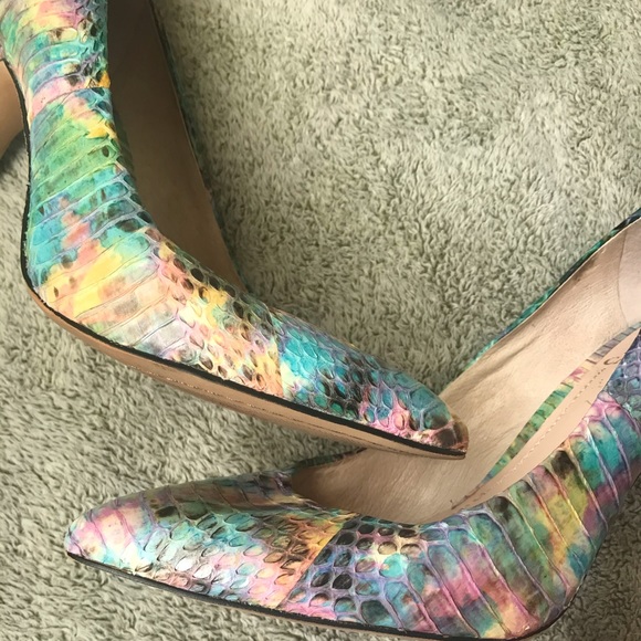 Vince Camuto Snakeskin pumps - Picture 4 of 7